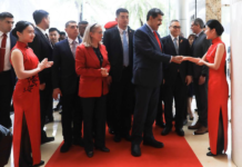 Presidente Nicolás Maduro inicia gira internacional con su llegada a Shenzhen, China