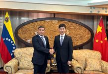 Compra de petróleo venezolano en yuanes afianza desdolarización del mercado energético global